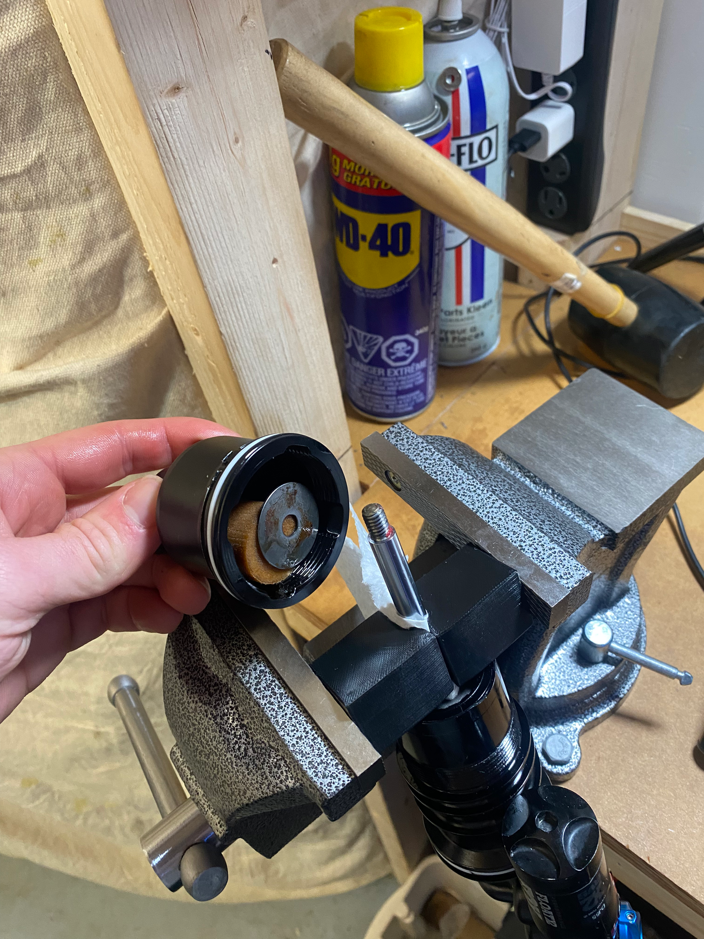 Home mechanic Cheap quality tools tested in Quebec for mountain bike suspension made by shockwave parts. Shockwave 3D printed tools.