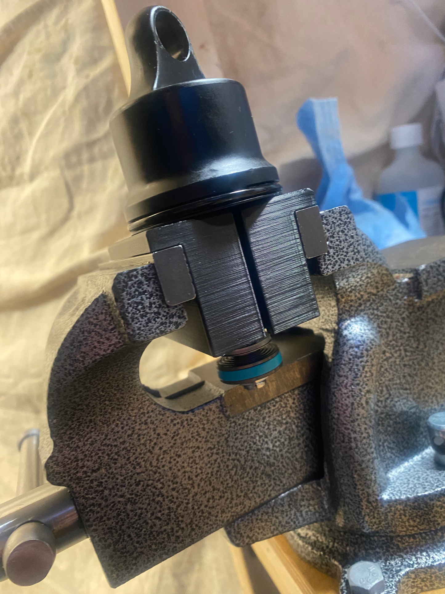 Home mechanic Cheap quality tools tested in Quebec for mountain bike suspension made by shockwave parts. Shockwave 3D printed tools.