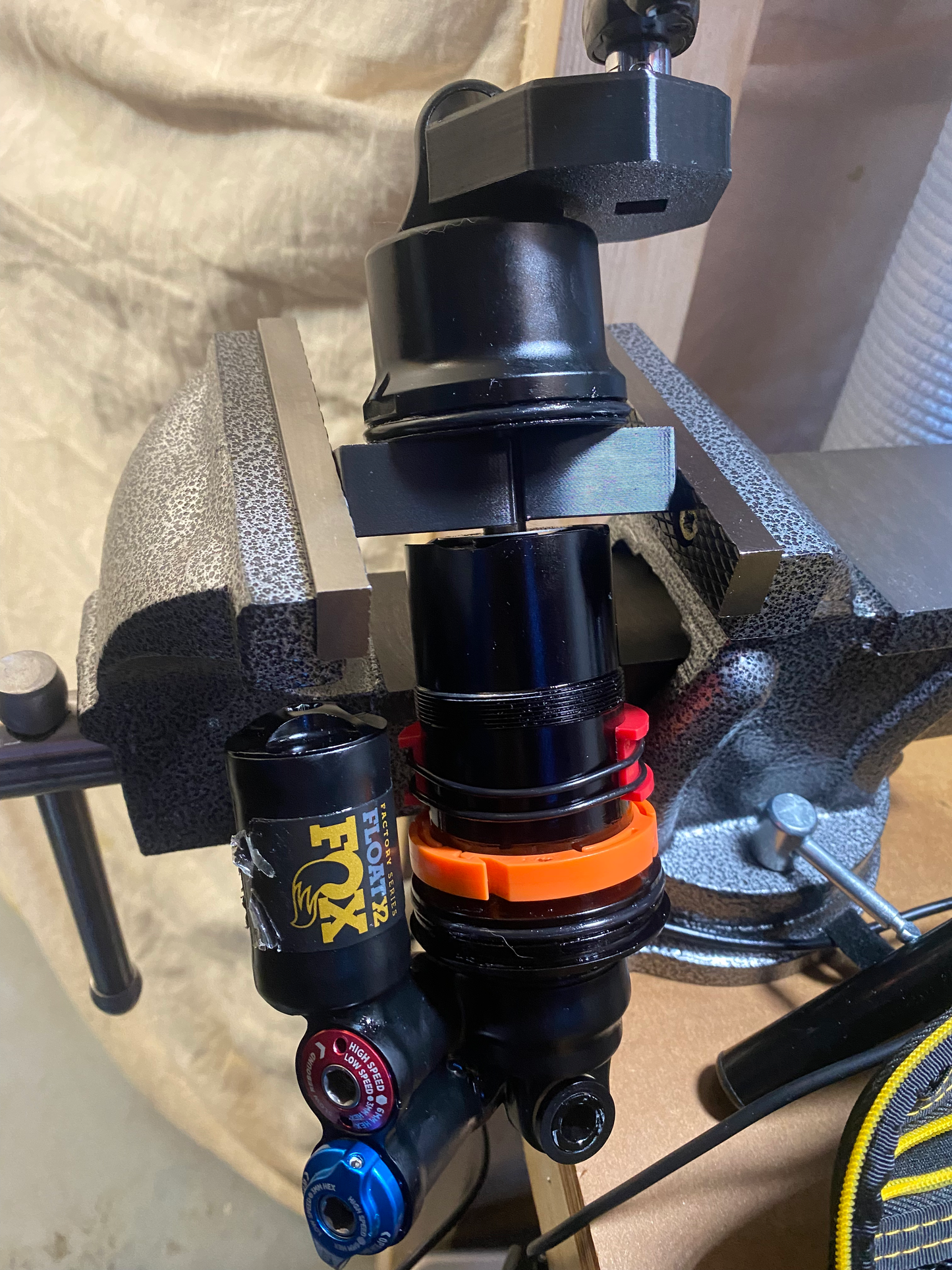 Home mechanic Cheap quality tools tested in Quebec for mountain bike suspension made by shockwave parts. Shockwave 3D printed tools.