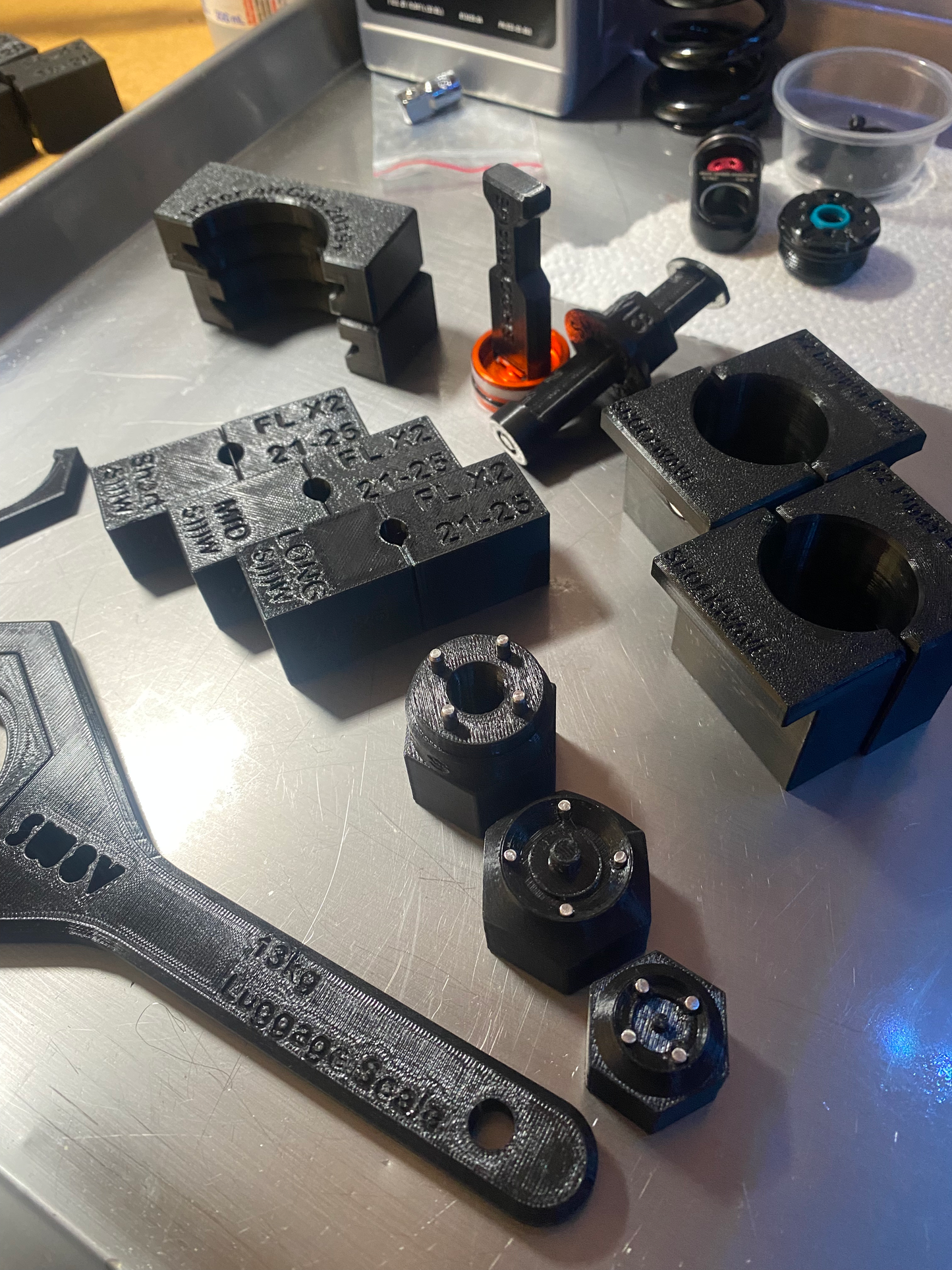 Home mechanic Cheap quality tools tested in Quebec for mountain bike suspension made by shockwave parts. Shockwave 3D printed tools.