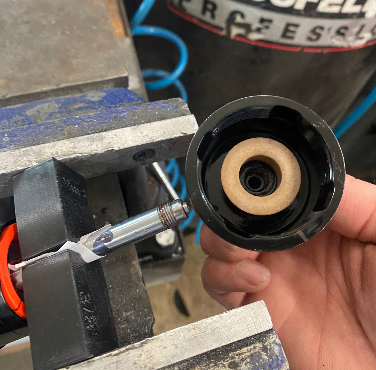 Home mechanic Cheap quality tools tested in Quebec for mountain bike suspension made by shockwave parts. Shockwave 3D printed tools.
