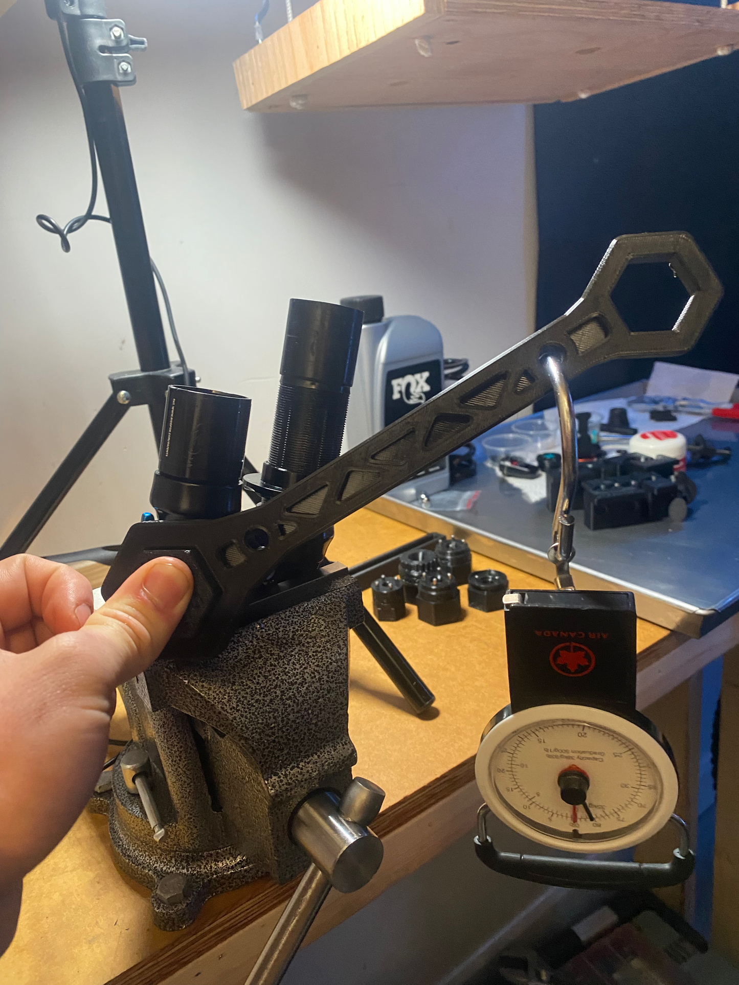 Home mechanic Cheap quality tools tested in Quebec for mountain bike suspension made by shockwave parts. Shockwave 3D printed tools.
