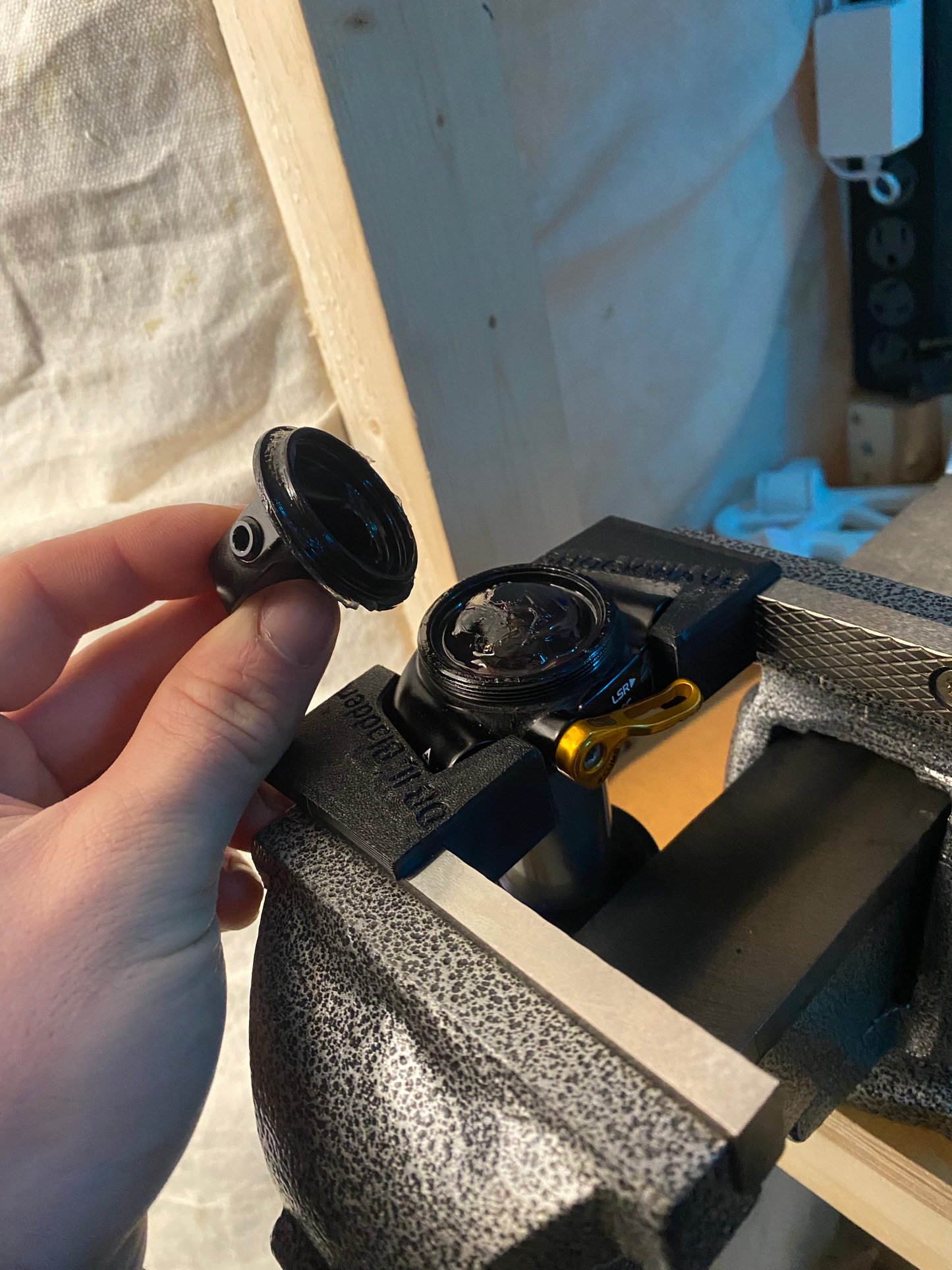 Home mechanic Cheap quality tools tested in Quebec for mountain bike suspension made by shockwave parts. Shockwave 3D printed tools.