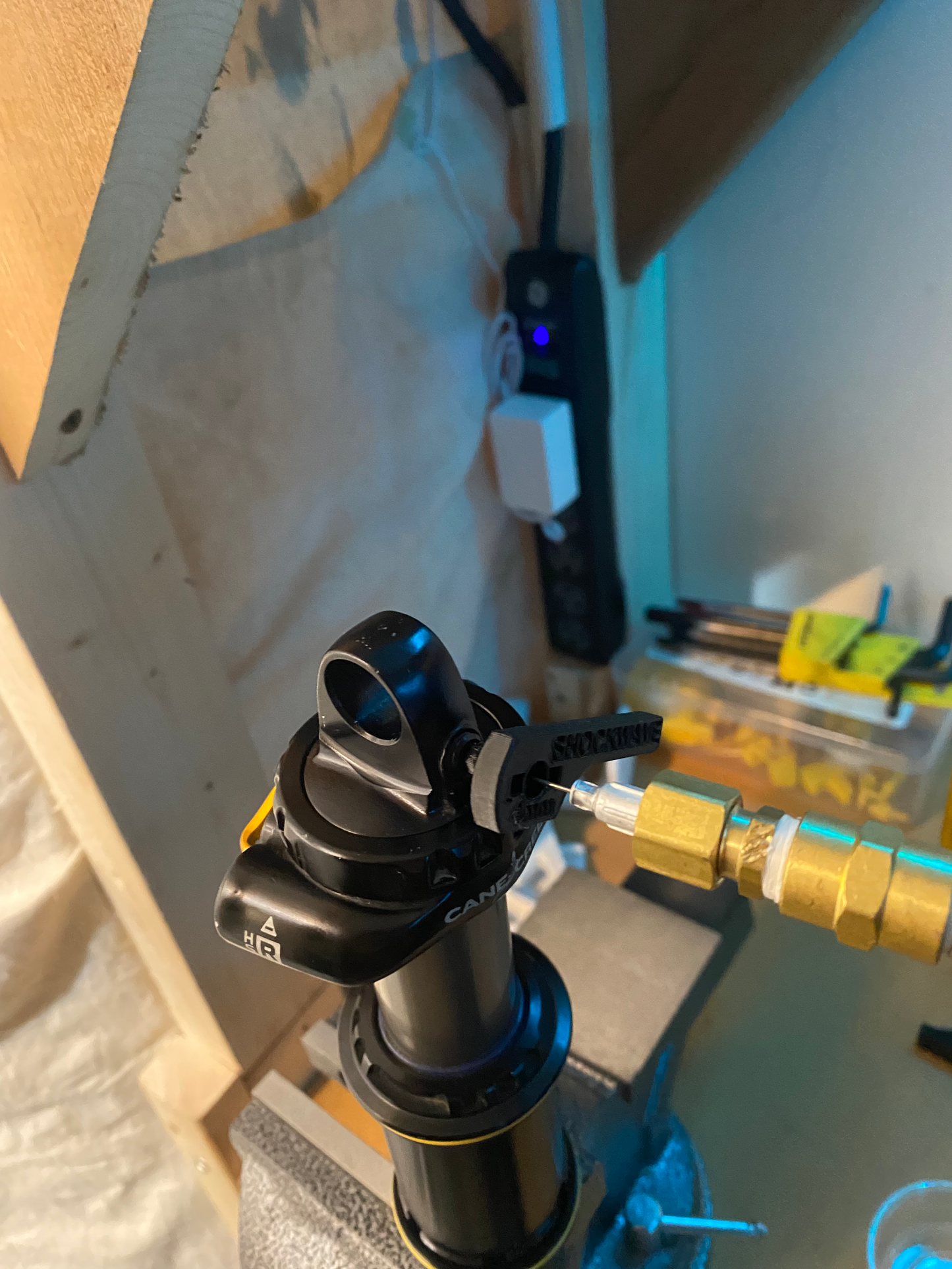 Home mechanic Cheap quality tools tested in Quebec for mountain bike suspension made by shockwave parts. Shockwave 3D printed tools.
