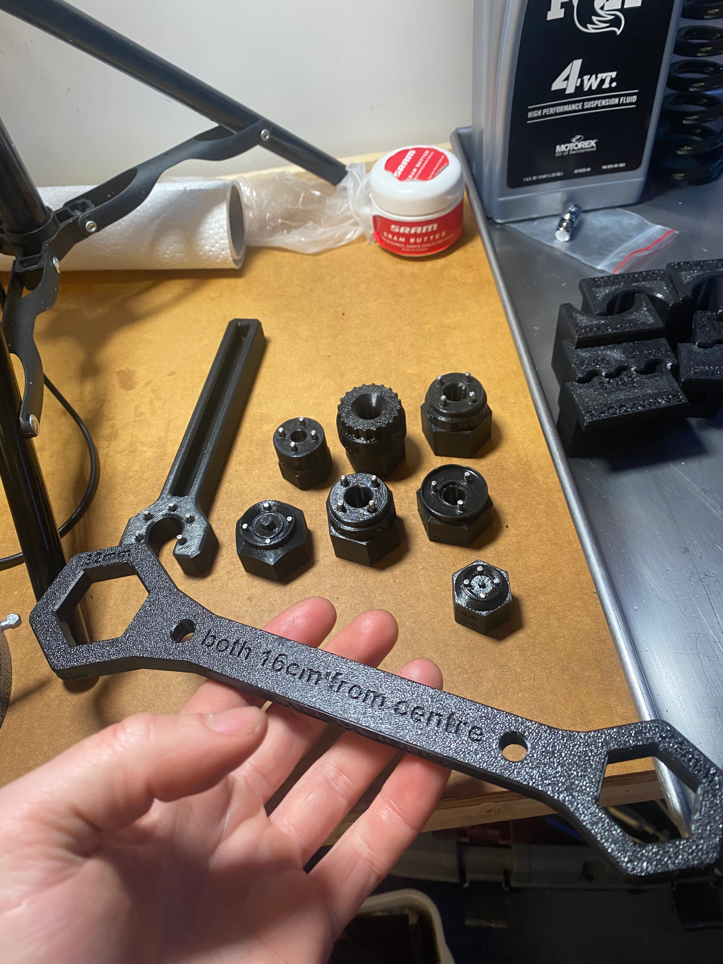 Home mechanic Cheap quality tools tested in Quebec for mountain bike suspension made by shockwave parts. Shockwave 3D printed tools.