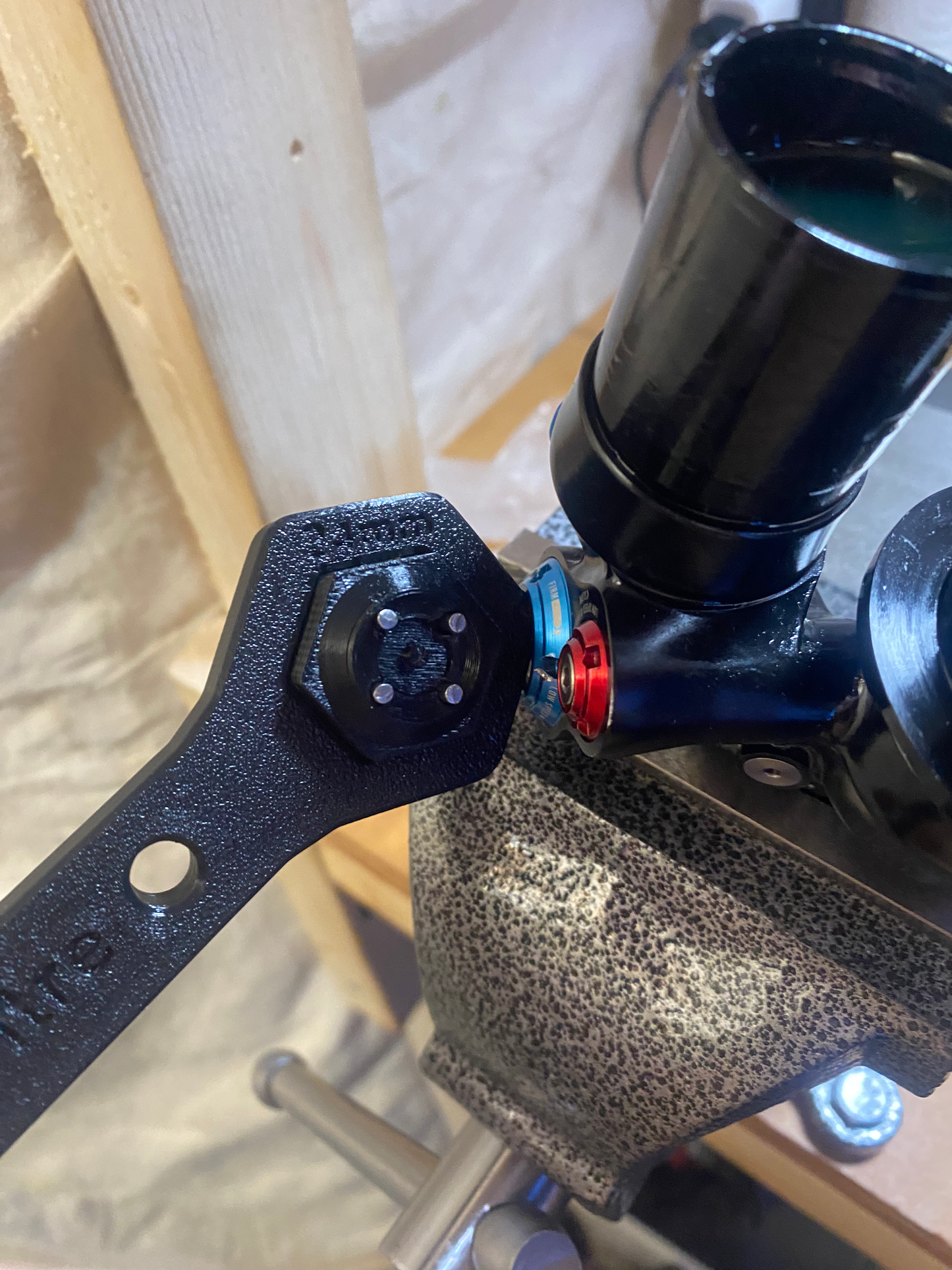 Home mechanic Cheap quality tools tested in Quebec for mountain bike suspension made by shockwave parts. Shockwave 3D printed tools.