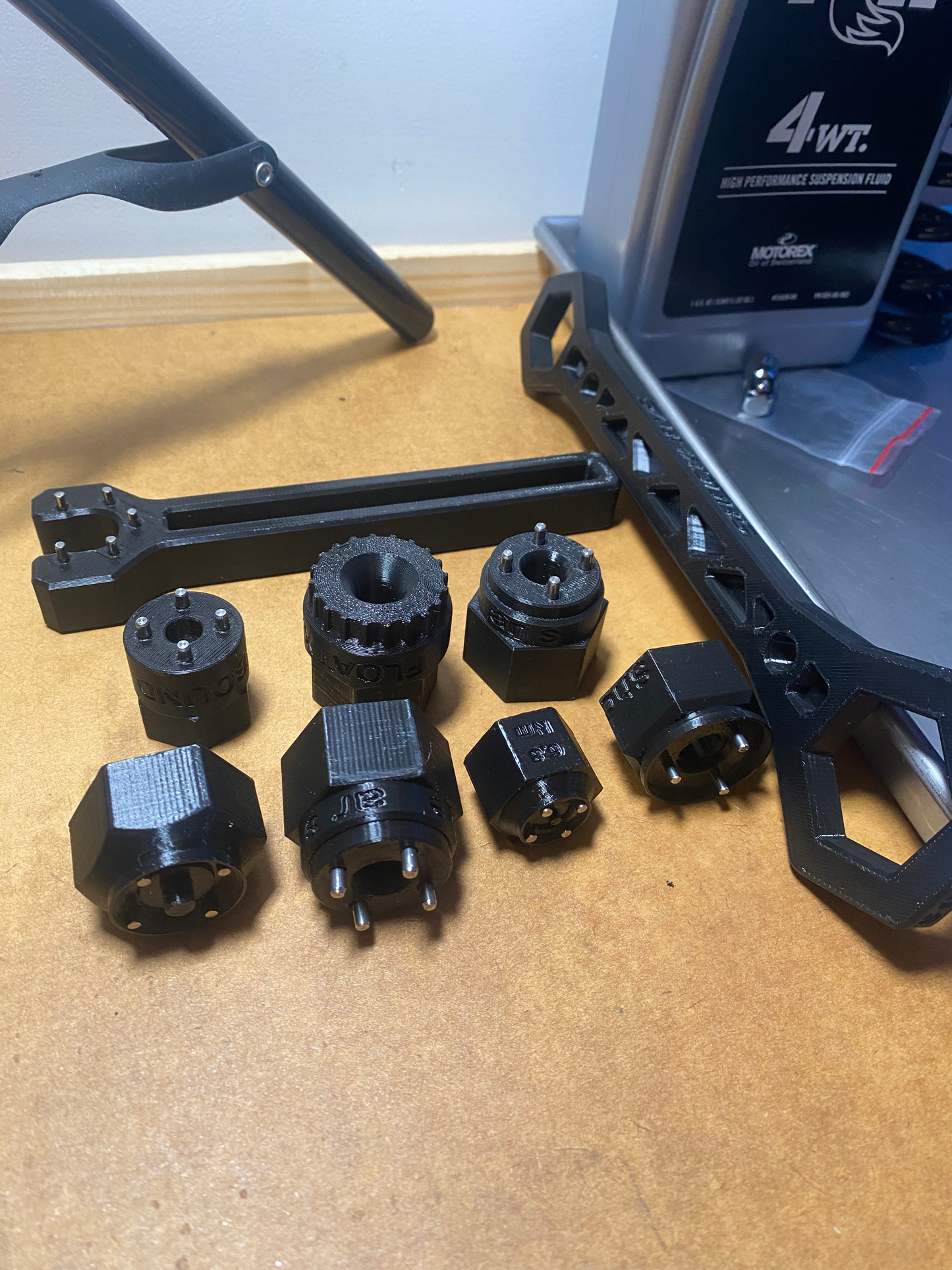 Home mechanic Cheap quality tools tested in Quebec for mountain bike suspension made by shockwave parts. Shockwave 3D printed tools.