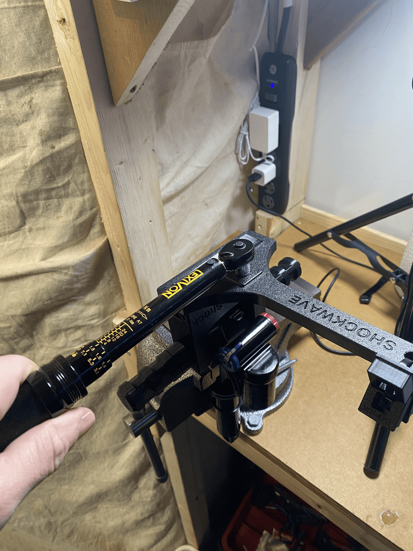 Trunnion Mount Shock Holder & Torque Tool - Shockwave Parts