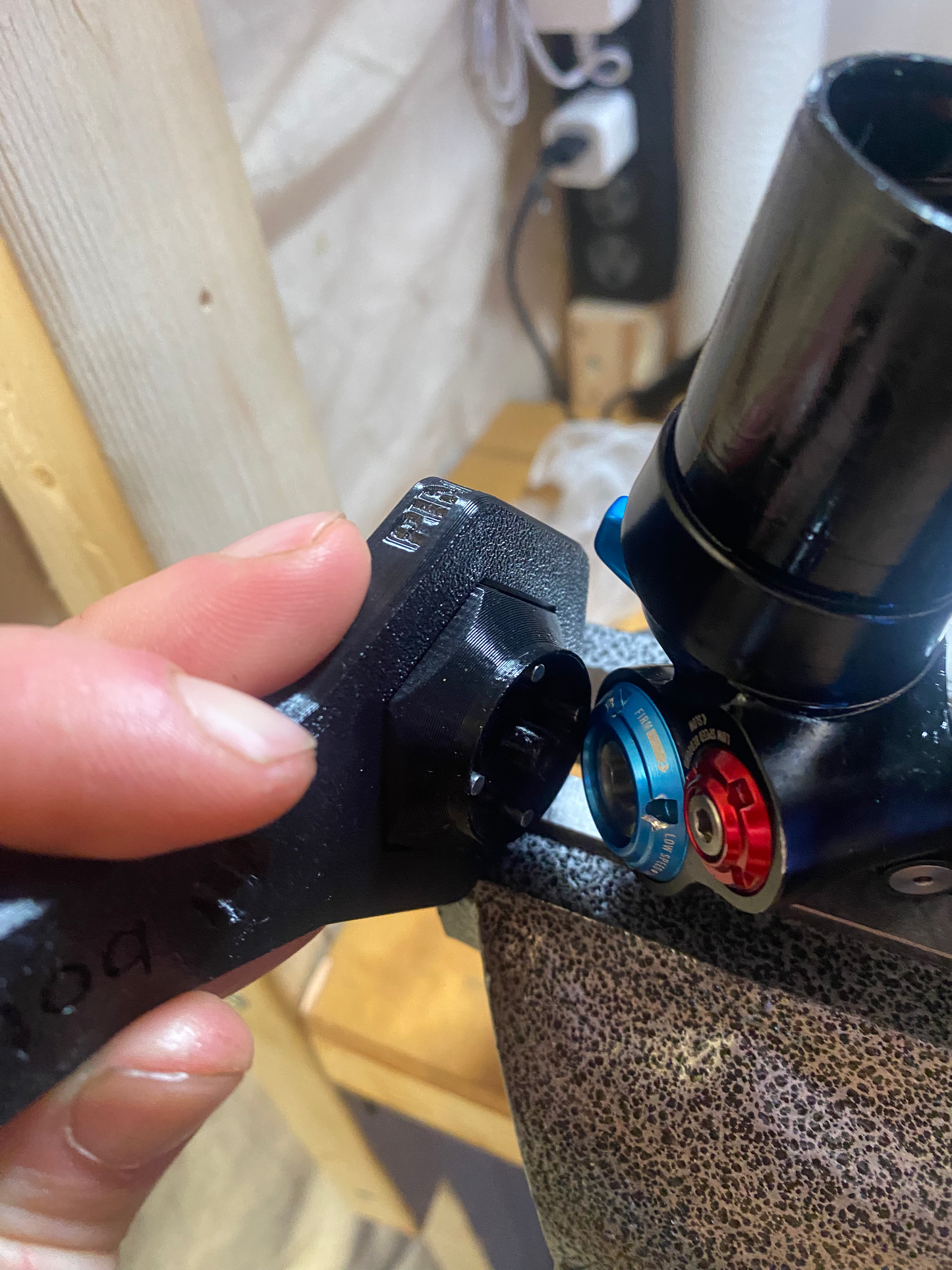 Home mechanic Cheap quality tools tested in Quebec for mountain bike suspension made by shockwave parts. Shockwave 3D printed tools.