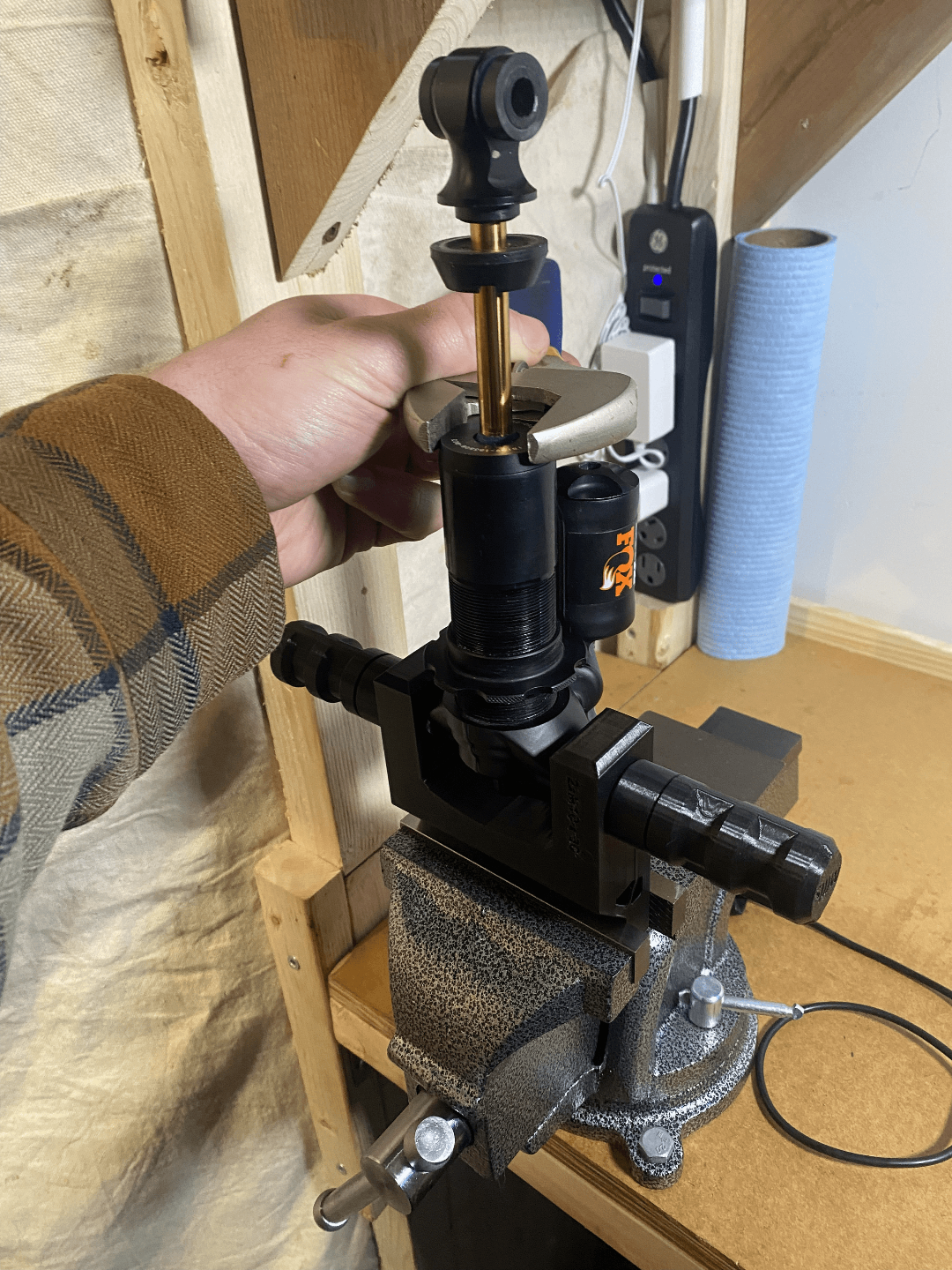 Trunnion Mount Shock Holder & Torque Tool - Shockwave Parts