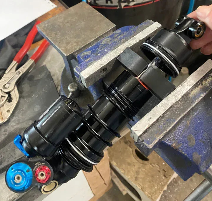 Float X2 Inner Shaft Clamps User Manual - Shockwave