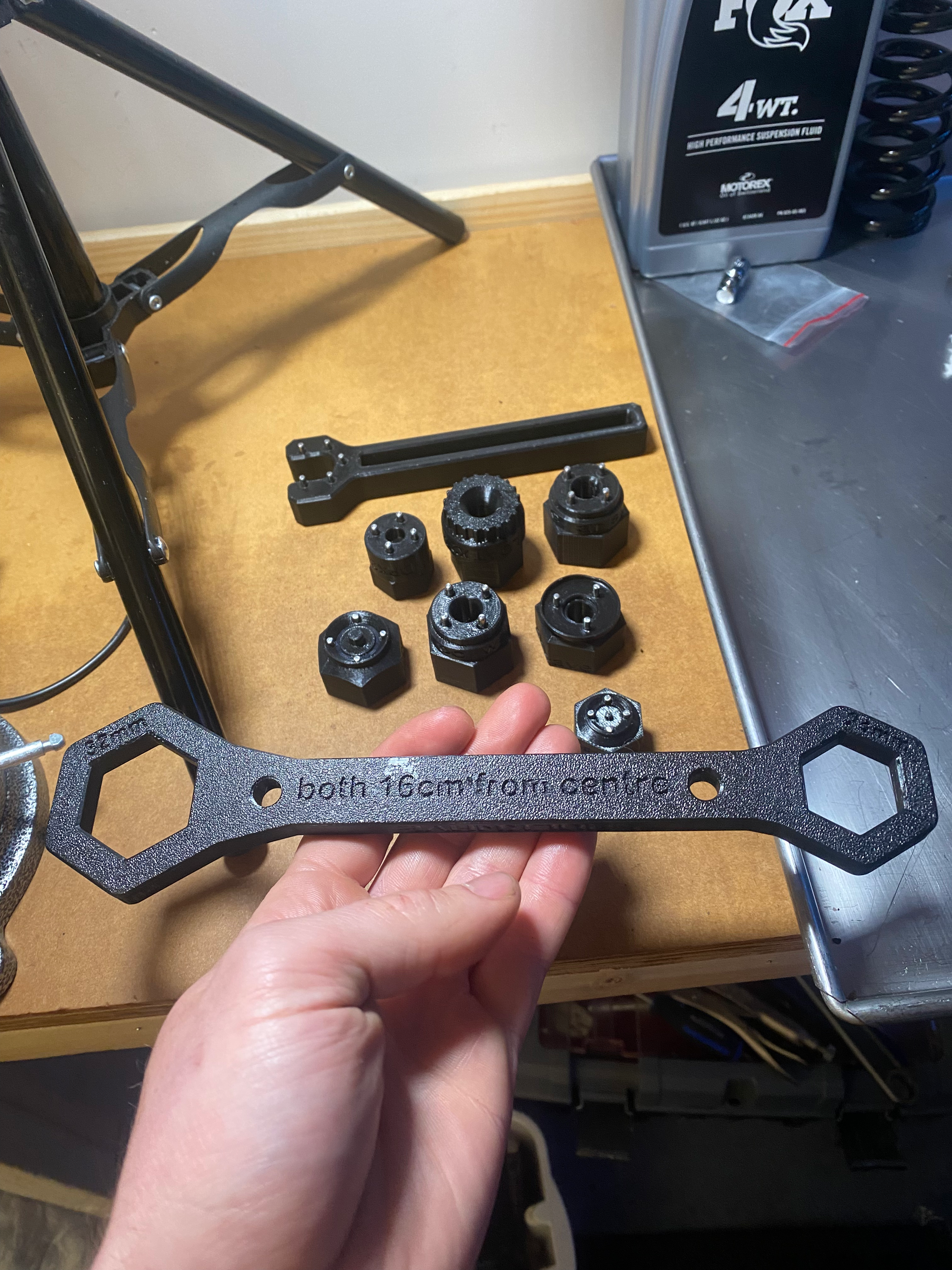 Home mechanic Cheap quality tools tested in Quebec for mountain bike suspension made by shockwave parts. Shockwave 3D printed tools.