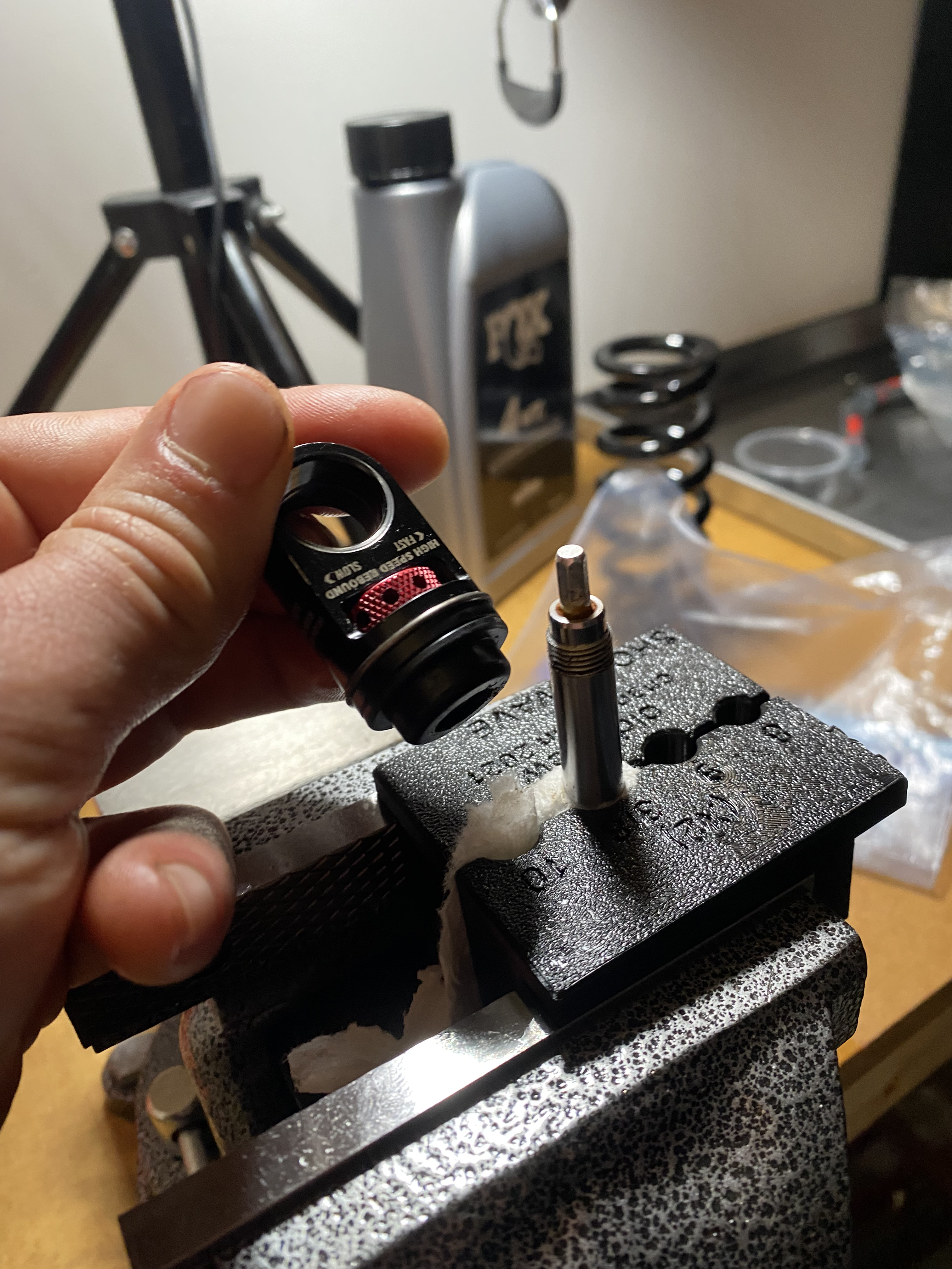 Home mechanic Cheap quality tools tested in Quebec for mountain bike suspension made by shockwave parts. Shockwave 3D printed tools.