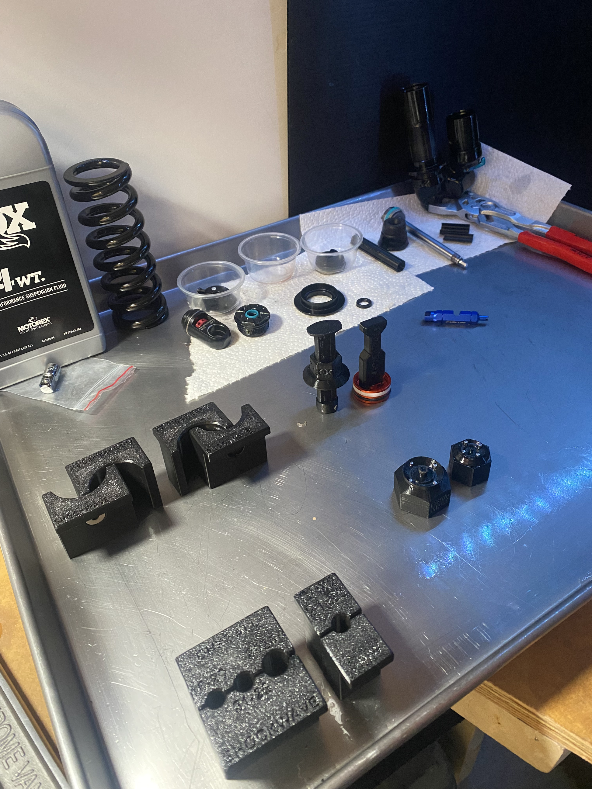 Home mechanic Cheap quality tools tested in Quebec for mountain bike suspension made by shockwave parts. Shockwave 3D printed tools.