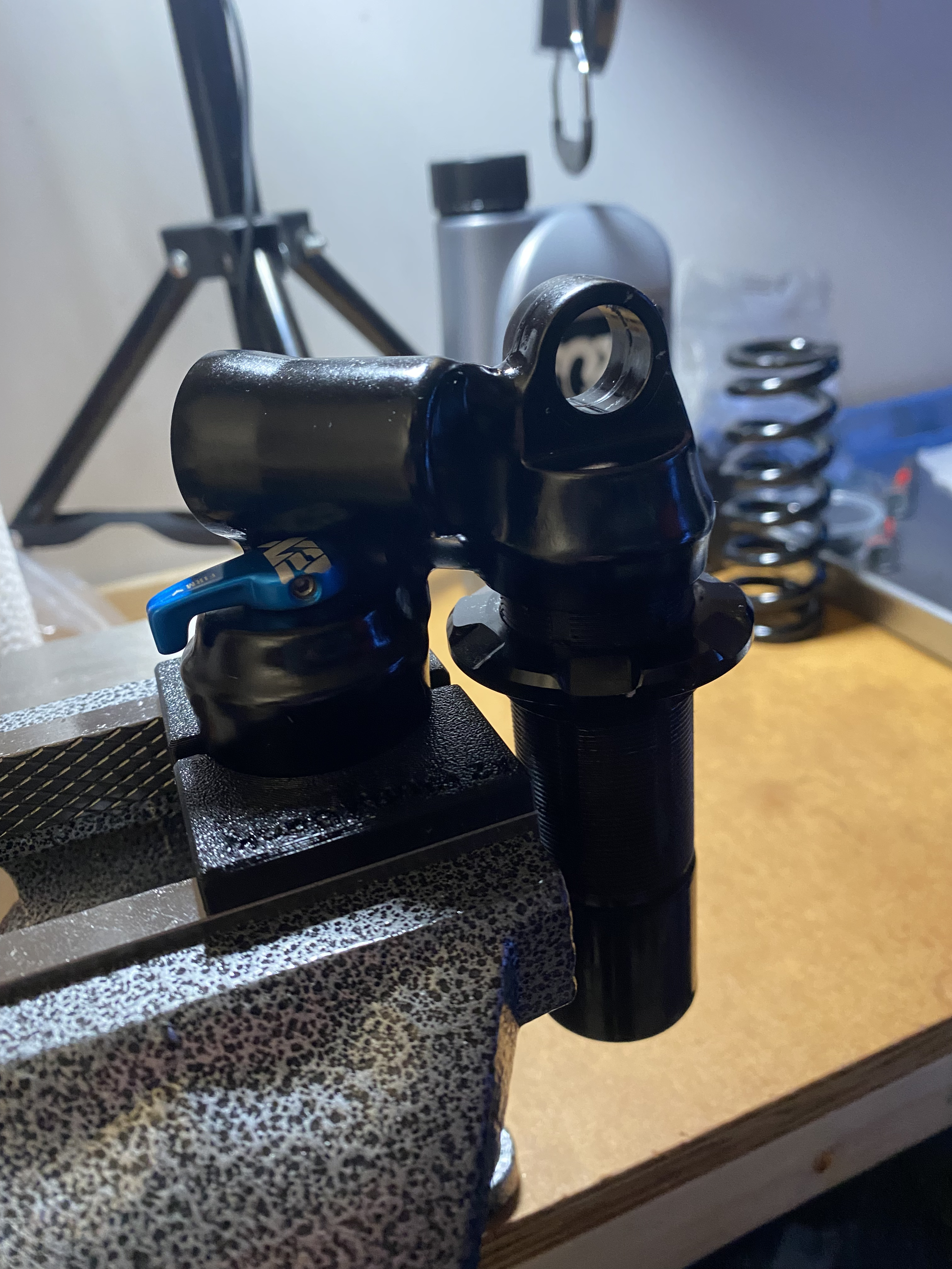 Home mechanic Cheap quality tools tested in Quebec for mountain bike suspension made by shockwave parts. Shockwave 3D printed tools.
