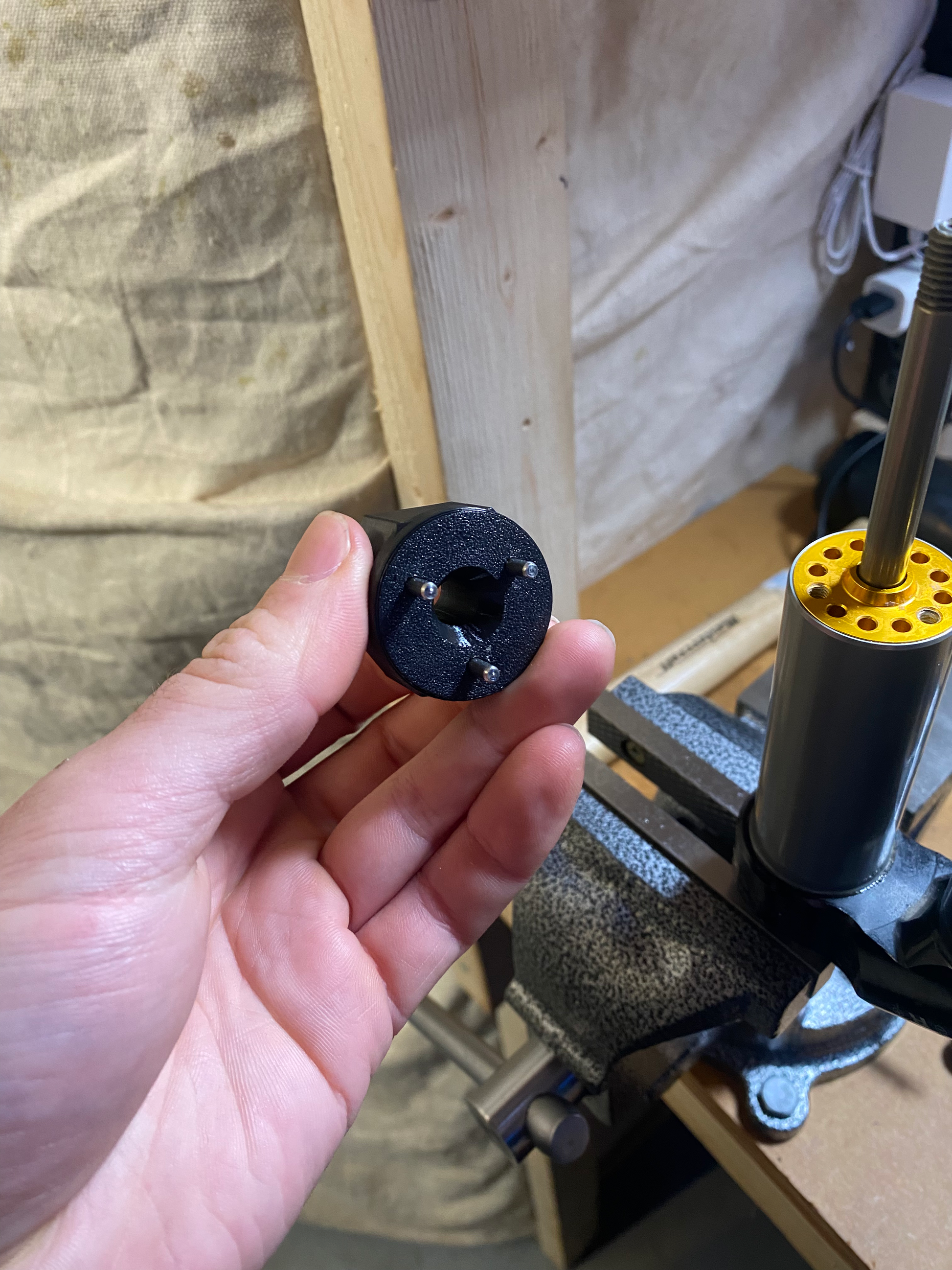Home mechanic Cheap quality tools tested in Quebec for mountain bike suspension made by shockwave parts. Shockwave 3D printed tools.