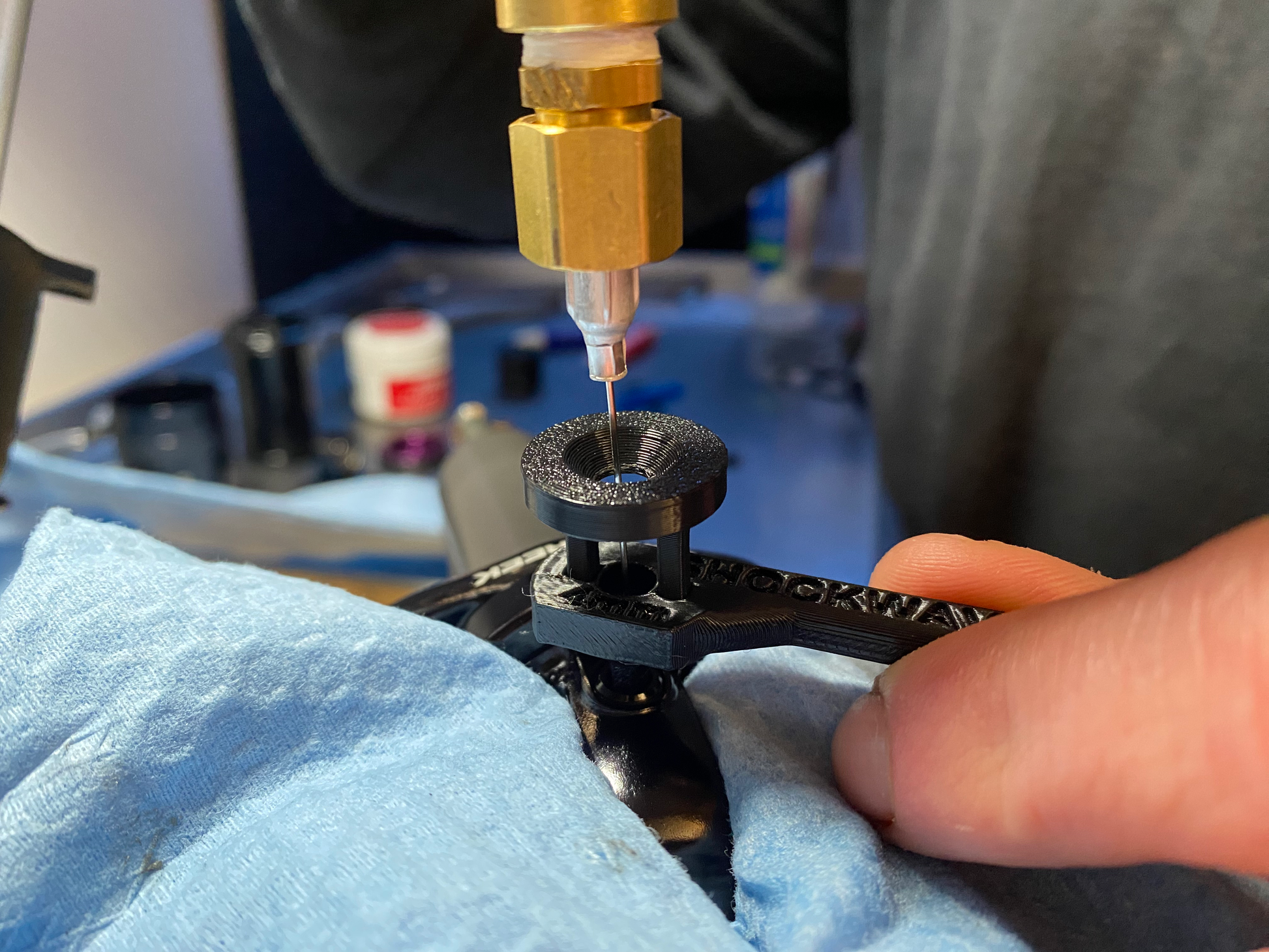 Home mechanic Cheap quality tools tested in Quebec for mountain bike suspension made by shockwave parts. Shockwave 3D printed tools.